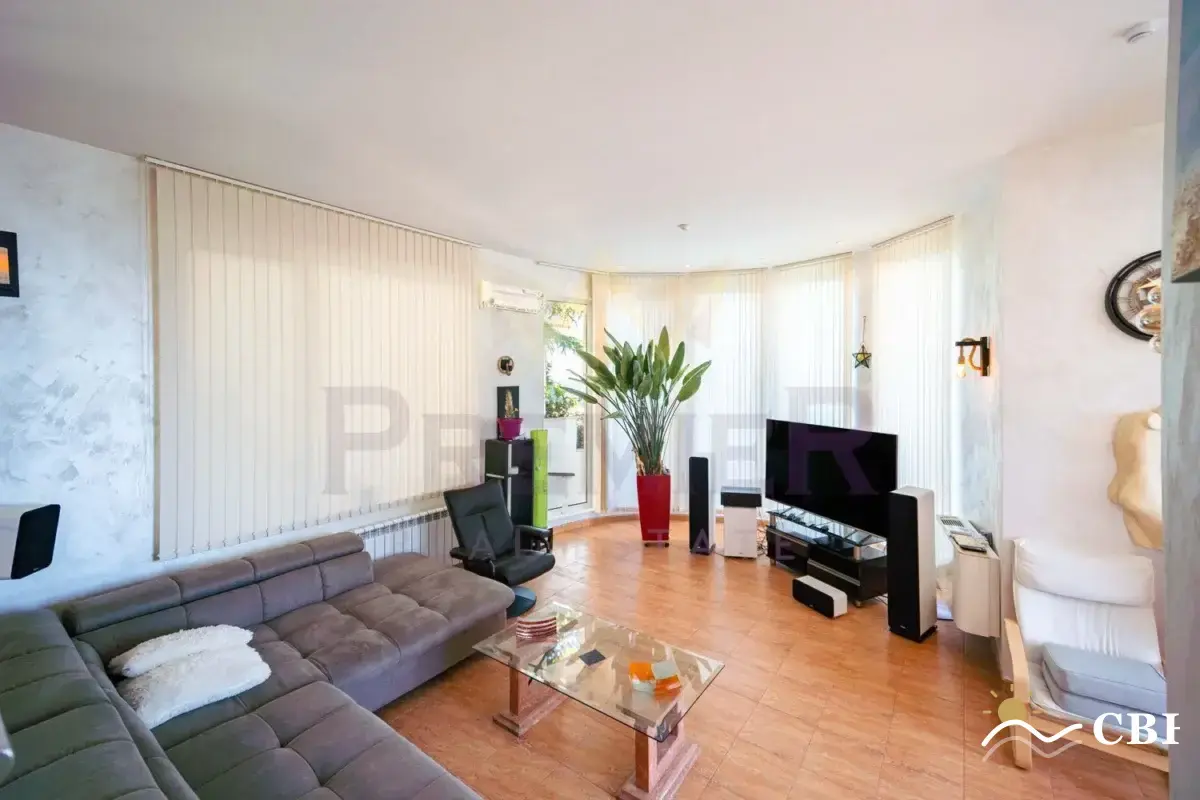 House, 1-room, 380 m², in Balchik. Photo 4 of 16. Balchik, Black Sea, Bulgaria. Cheap Beach Holiday.