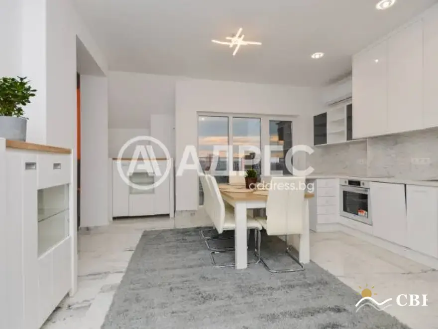 Apartment, 3-room, 160 m², in Burgas. Photo 1 of 15. Burgas, Black Sea, Bulgaria. Cheap Beach Holiday.