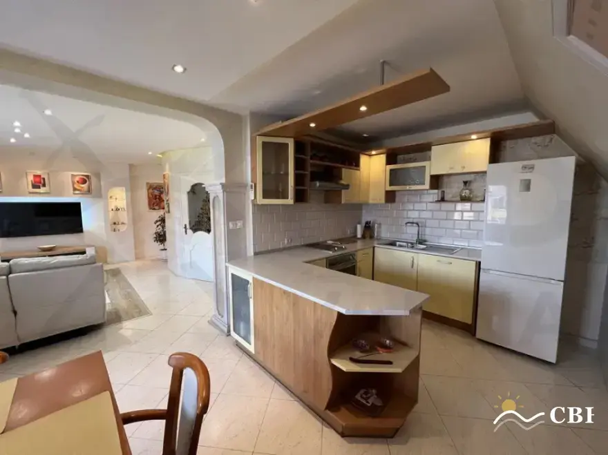 Apartment, 3-room, 98 m², in Varna. Photo 4 of 7. Varna, Black Sea, Bulgaria. Cheap Beach Holiday.