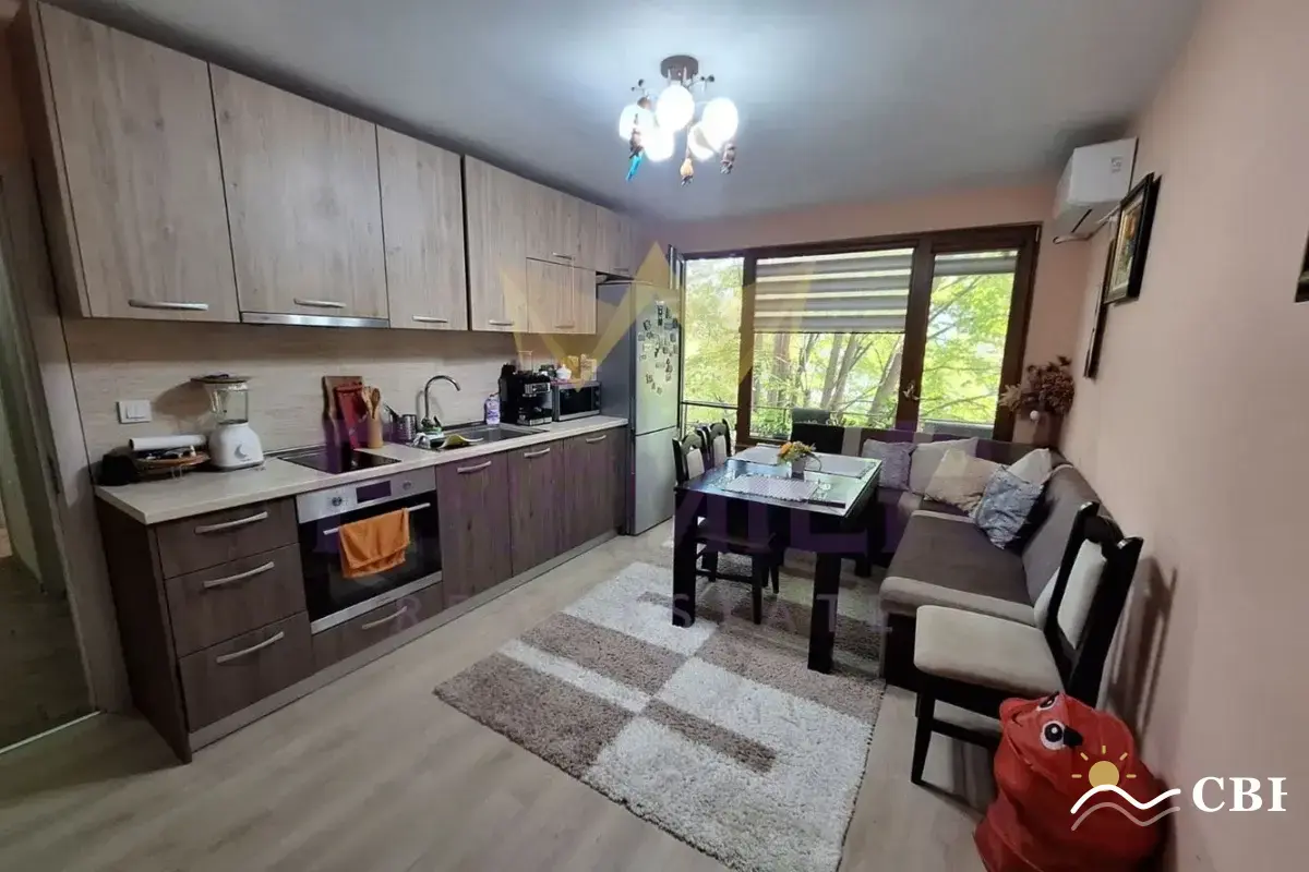 Apartment, 3-room, 75 m², in Burgas. Photo 1 of 13. Burgas, Black Sea, Bulgaria. Cheap Beach Holiday.