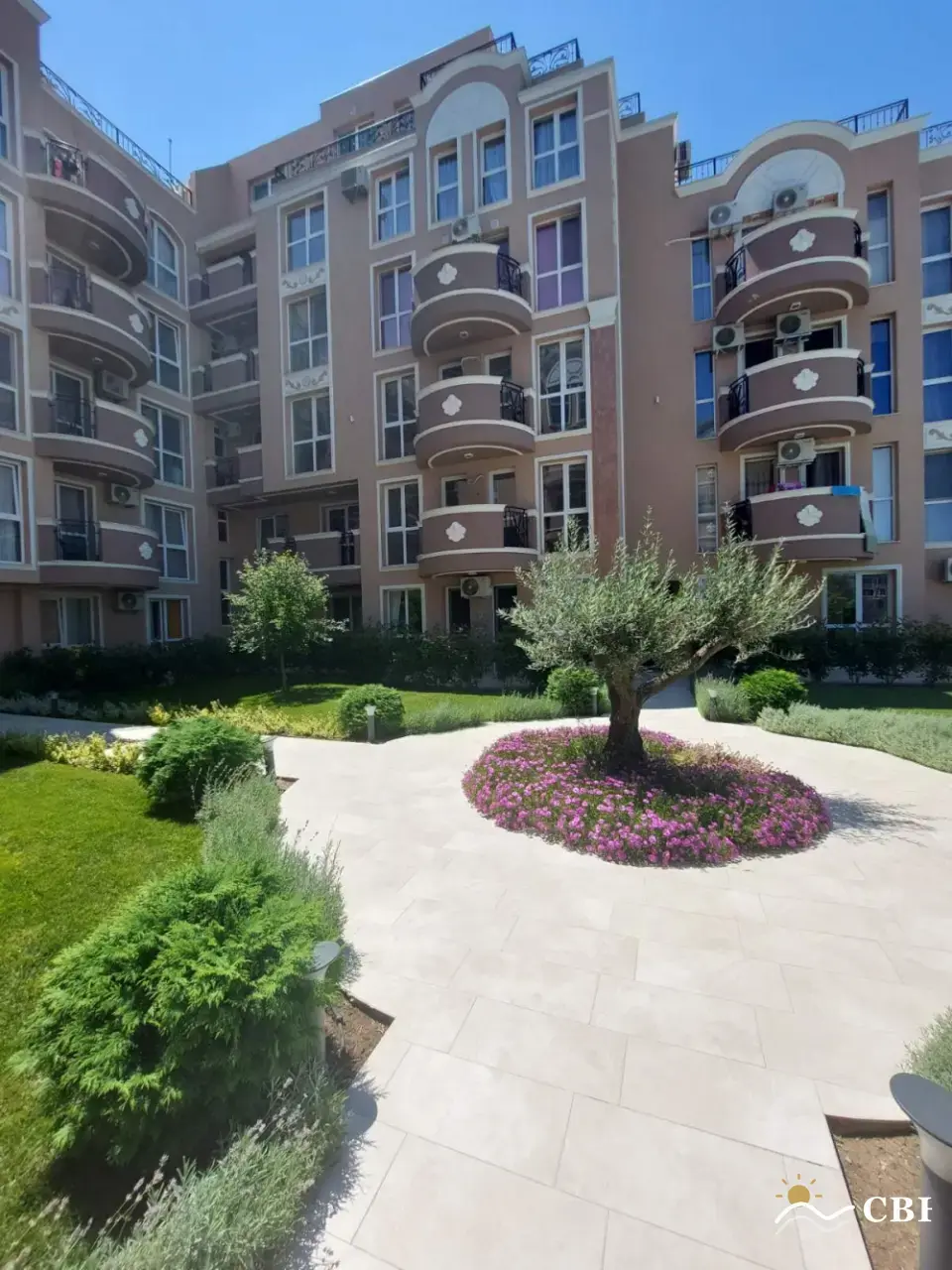 Apartment, 2-room, 80 m², in Burgas. Photo 1 of 16. Burgas, Black Sea, Bulgaria. Cheap Beach Holiday.