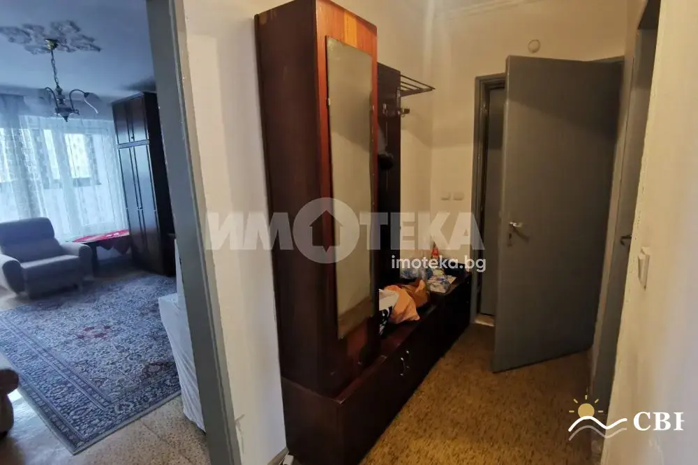 Apartment, 2-room, 60 m², in Burgas. Photo 2 of 16. Burgas, Black Sea, Bulgaria. Cheap Beach Holiday.