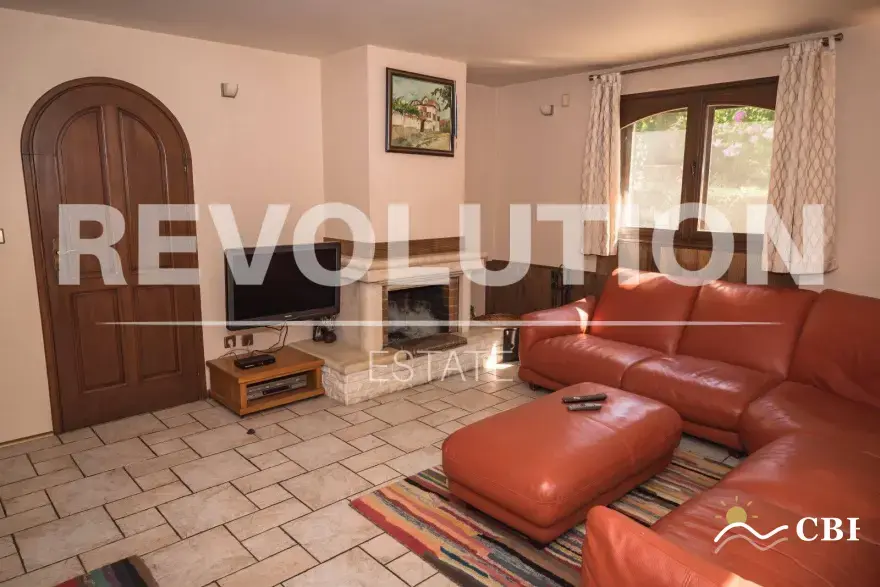 House, 1-room, 300 m², in Vinitsa. Photo 2 of 16. Vinitsa, Black Sea, Bulgaria. Cheap Beach Holiday.