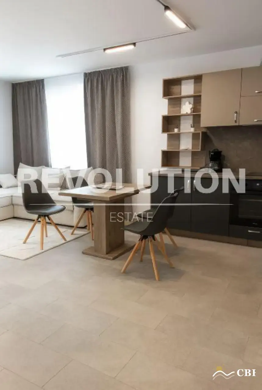 Apartment, 3-room, 85 m², in Varna. Photo 3 of 7. Varna, Black Sea, Bulgaria. Cheap Beach Holiday.