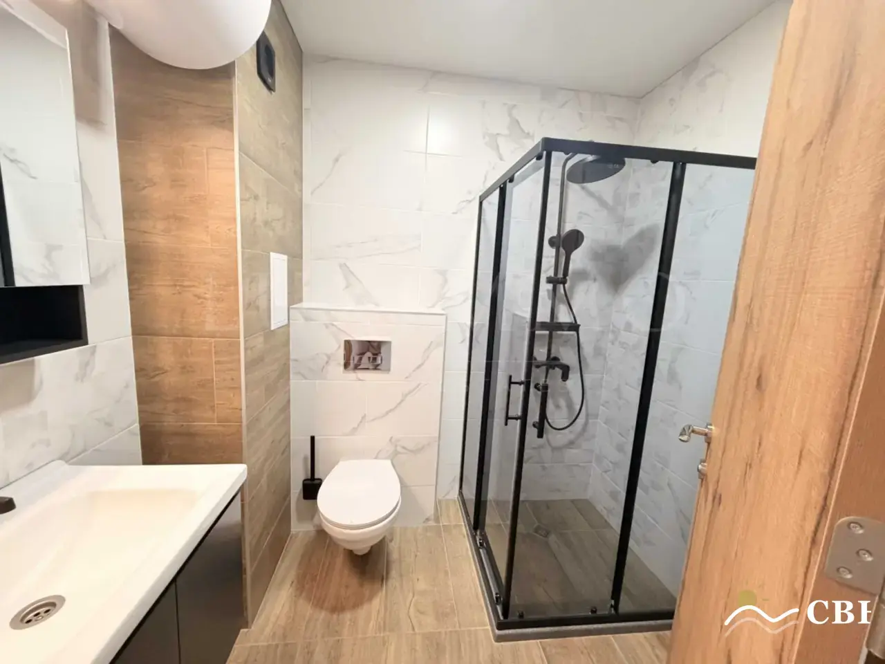 Apartment, 3-room, 100 m², in Burgas. Photo 9 of 15. Burgas, Black Sea, Bulgaria. Cheap Beach Holiday.