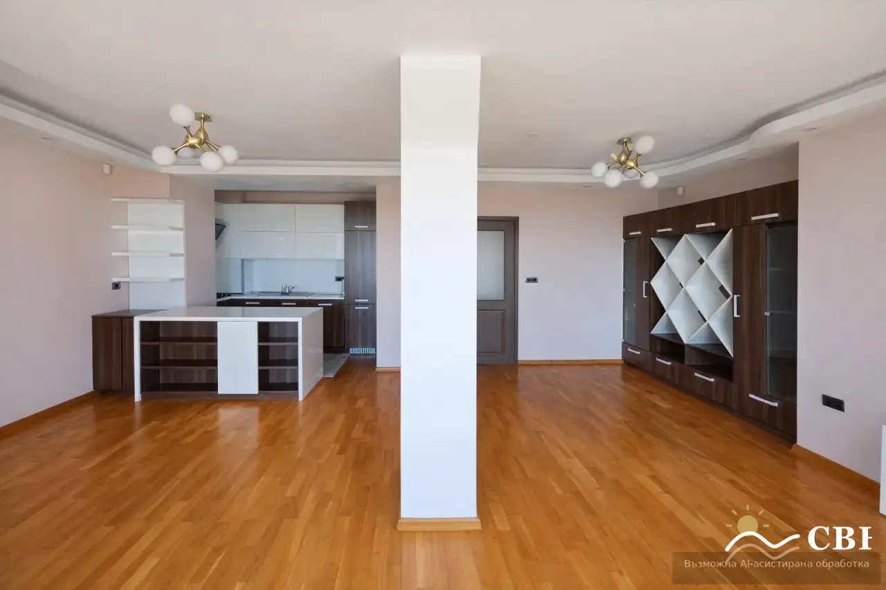 Apartment, 3-room, 123 m², in Burgas. Photo 2 of 9. Burgas, Black Sea, Bulgaria. Cheap Beach Holiday.