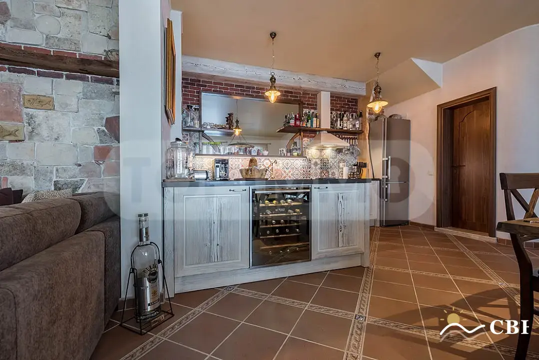 House, 6-room, 450 m², in Balchik. Photo 9 of 16. Balchik, Black Sea, Bulgaria. Cheap Beach Holiday.