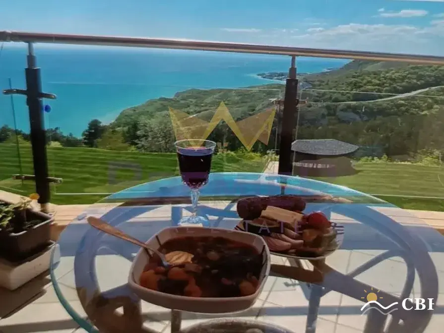 Apartment, 2-room, 98 m², in Balchik. Photo 2 of 8. Balchik, Black Sea, Bulgaria. Cheap Beach Holiday.