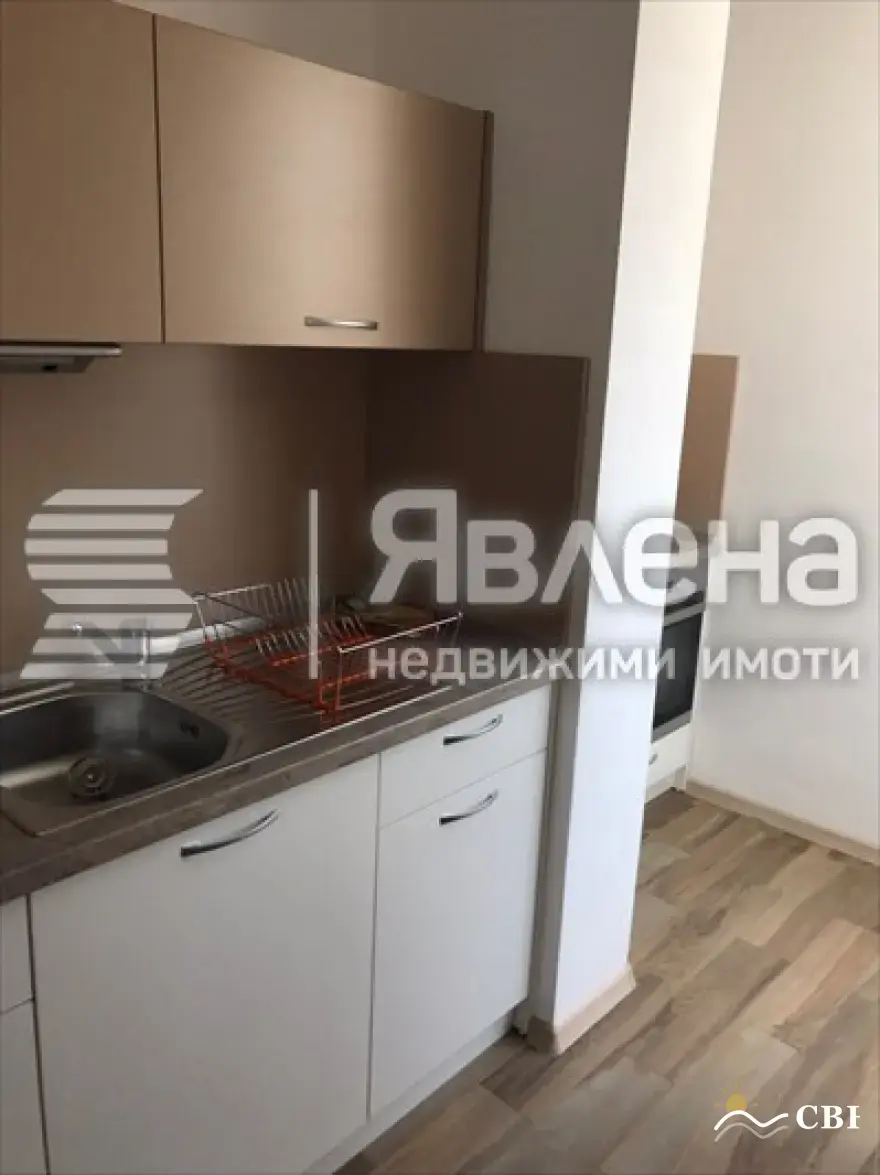 Apartment, 4-room, 115 m², in Burgas. Photo 9 of 16. Burgas, Black Sea, Bulgaria. Cheap Beach Holiday.