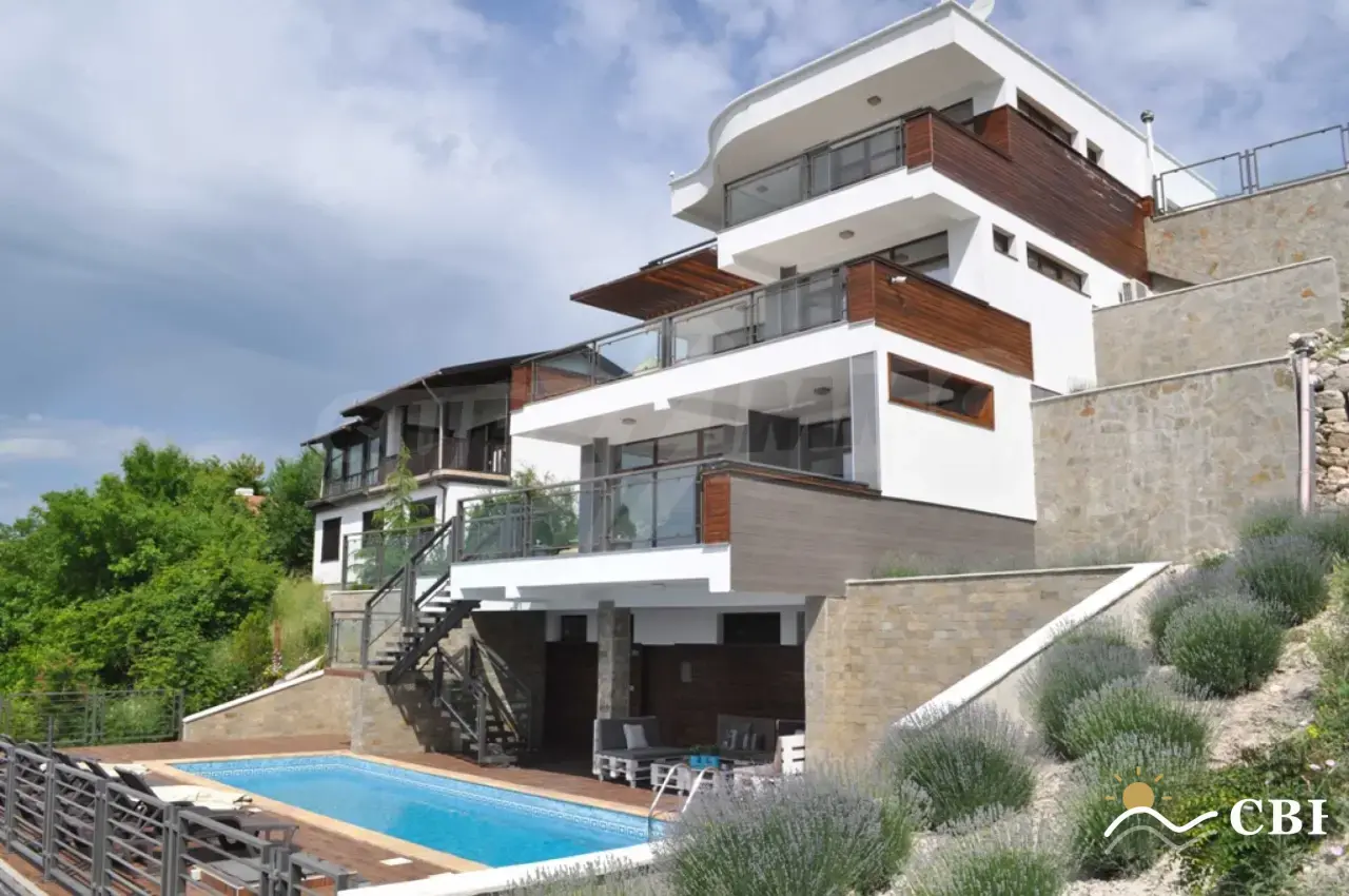 House, 1-room, 350 m², in Obrochishte. Photo 6 of 16. Obrochishte, Black Sea, Bulgaria. Cheap Beach Holiday.