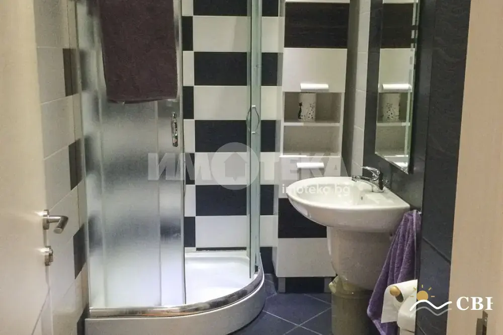 Apartment, 3-room, 120 m², in Burgas. Photo 5 of 14. Burgas, Black Sea, Bulgaria. Cheap Beach Holiday.