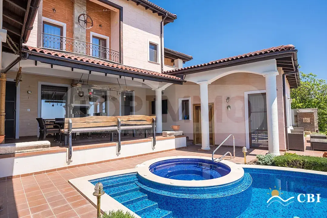 House, 6-room, 450 m², in Balchik. Photo 4 of 16. Balchik, Black Sea, Bulgaria. Cheap Beach Holiday.