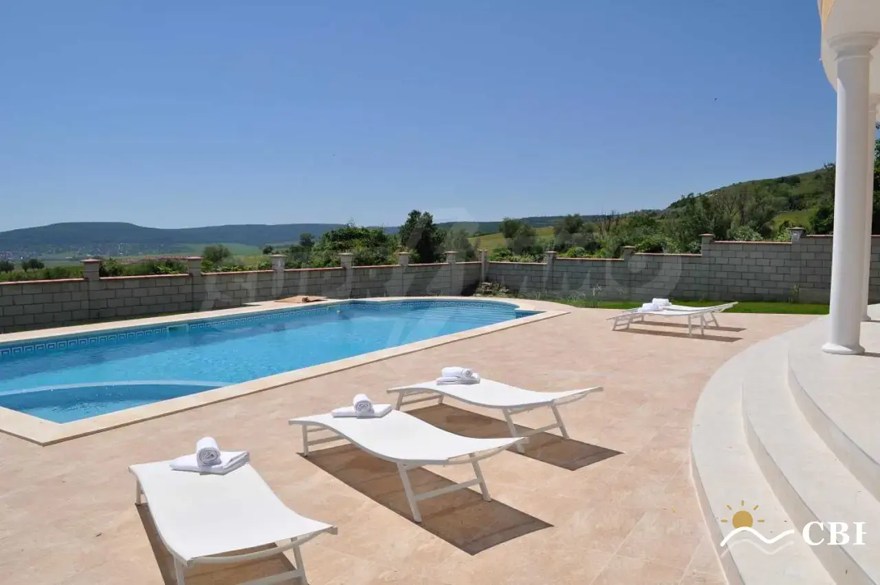 House, 1-room, 450 m², in Kranevo. Photo 3 of 16. Kranevo, Black Sea, Bulgaria. Cheap Beach Holiday.