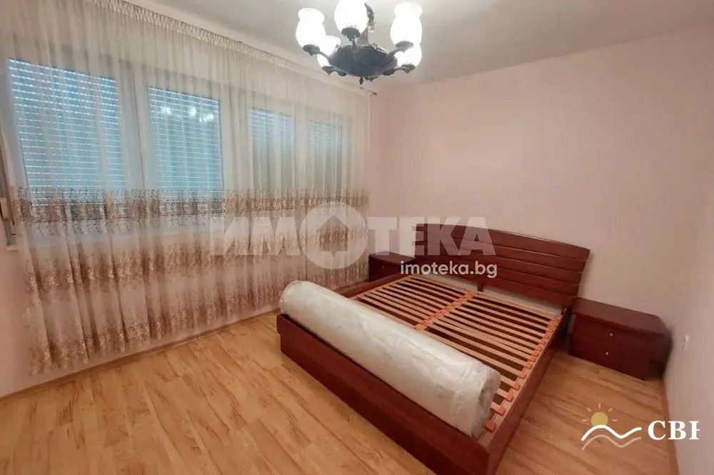Apartment, 3-room, 110 m², in Burgas. Photo 7 of 10. Burgas, Black Sea, Bulgaria. Cheap Beach Holiday.