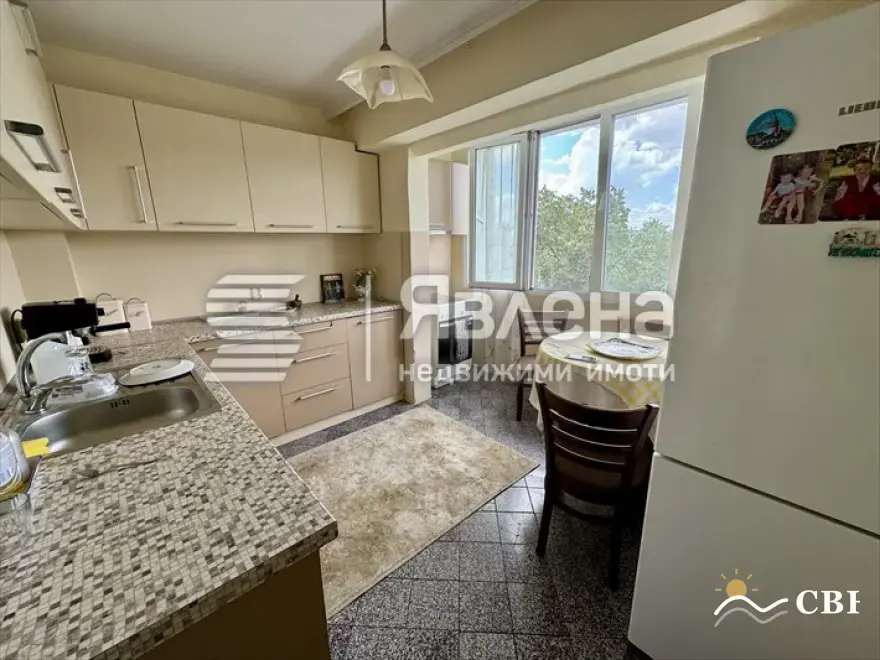 Apartment, 3-room, 65 m², in Burgas. Photo 1 of 10. Burgas, Black Sea, Bulgaria. Cheap Beach Holiday.