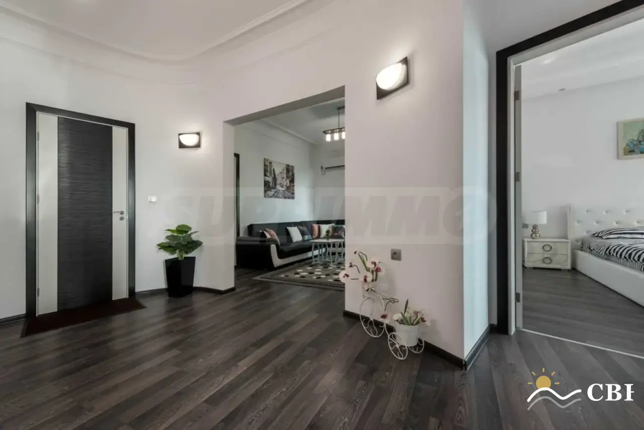 Apartment, 3-room, 110 m², in Varna. Photo 7 of 16. Varna, Black Sea, Bulgaria. Cheap Beach Holiday.