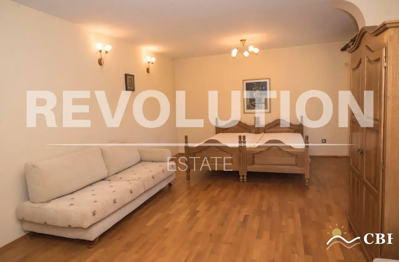 House, 1-room, 300 m², in Varna. Photo 9 of 16. Varna, Black Sea, Bulgaria. Cheap Beach Holiday.