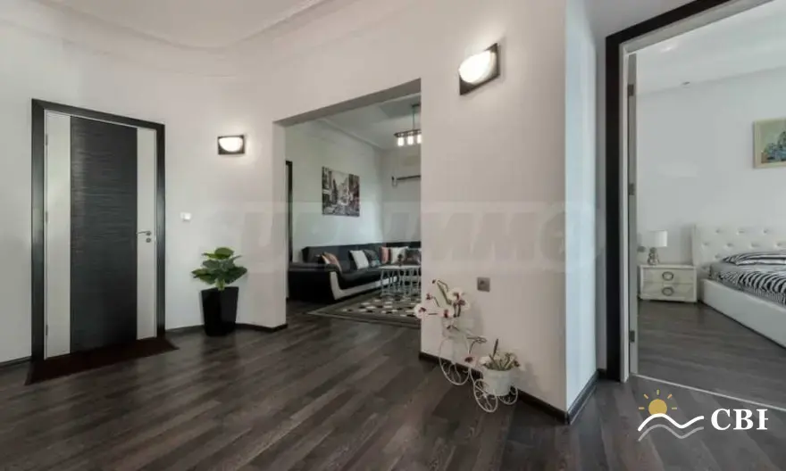 Apartment, 3-room, 110 m², in Varna. Photo 7 of 16. Varna, Black Sea, Bulgaria. Cheap Beach Holiday.