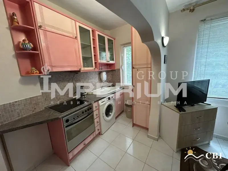 Apartment, 1-room, 21576 m², in Varna. Photo 2 of 12. Varna, Black Sea, Bulgaria. Cheap Beach Holiday.