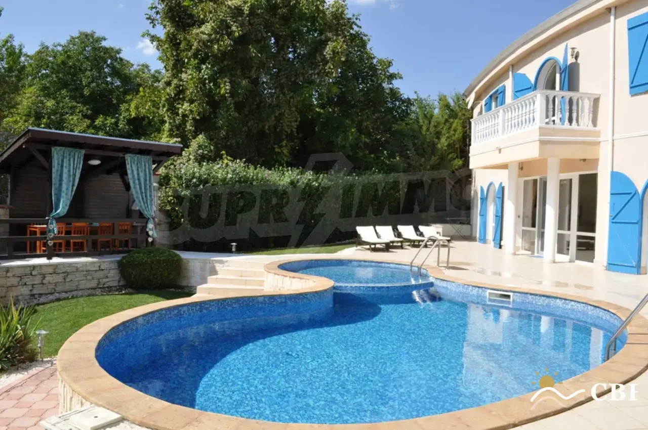 House, 1-room, 257 m², in Balchik. Photo 2 of 16. Balchik, Black Sea, Bulgaria. Cheap Beach Holiday.