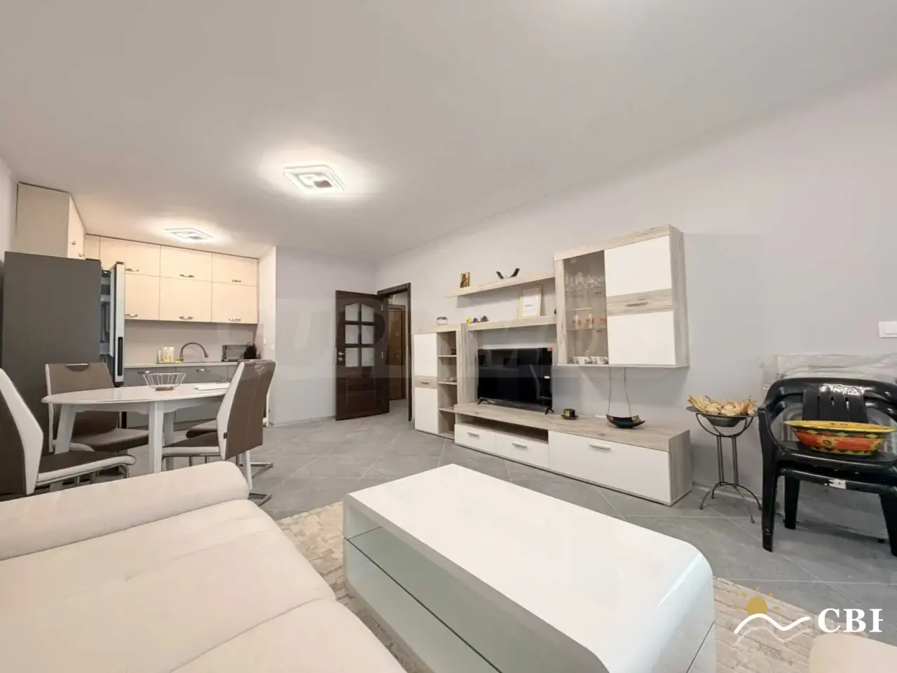Apartment, 2-room, 75 m², in Burgas. Photo 2 of 16. Burgas, Black Sea, Bulgaria. Cheap Beach Holiday.