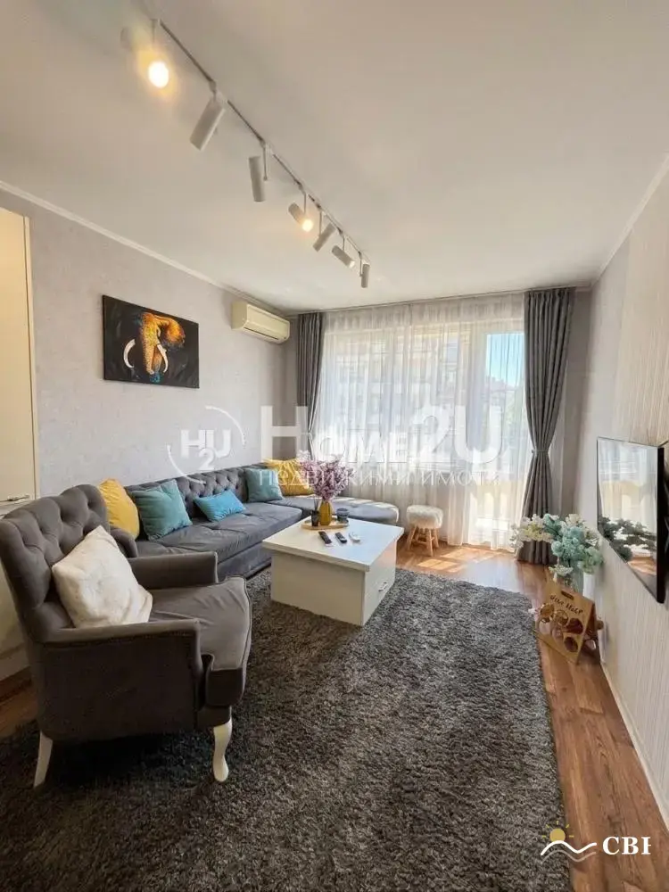 Apartment, 2-room, 65 m², in Burgas. Photo 1 of 5. Burgas, Black Sea, Bulgaria. Cheap Beach Holiday.