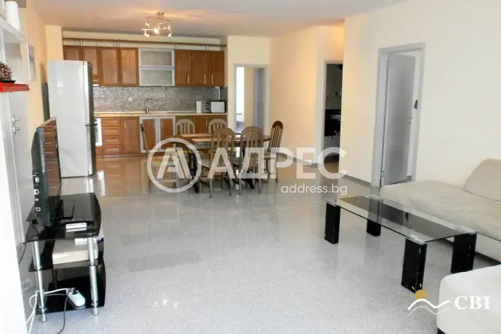 Apartment, 3-room, 140 m², in Burgas. Photo 1 of 8. Burgas, Black Sea, Bulgaria. Cheap Beach Holiday.