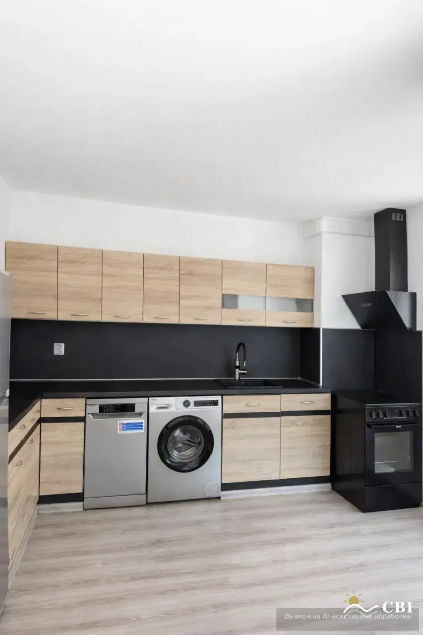 Apartment, 3-room, 100 m², in Burgas. Photo 3 of 7. Burgas, Black Sea, Bulgaria. Cheap Beach Holiday.