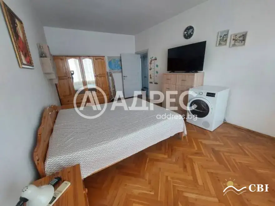 Apartment, 3-room, 75 m², in Burgas. Photo 5 of 10. Burgas, Black Sea, Bulgaria. Cheap Beach Holiday.