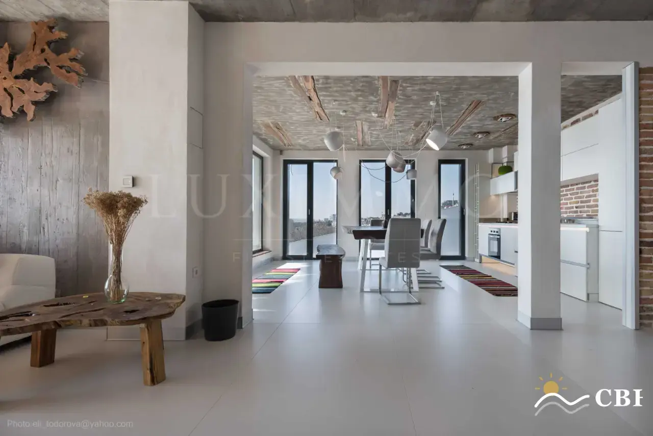 Apartment, 4-room, 177 m², in Varna. Photo 1 of 16. Varna, Black Sea, Bulgaria. Cheap Beach Holiday.
