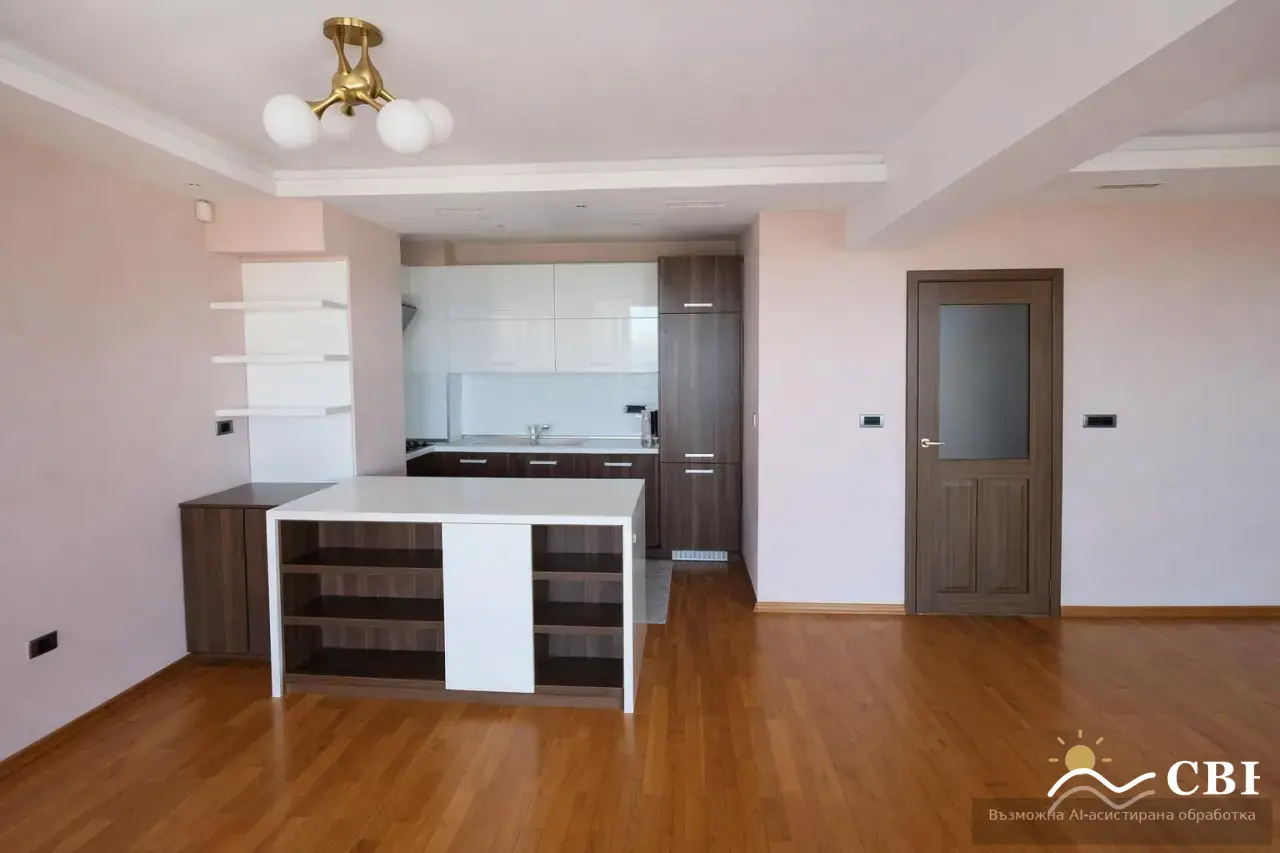 Apartment, 3-room, 123 m², in Burgas. Photo 3 of 9. Burgas, Black Sea, Bulgaria. Cheap Beach Holiday.