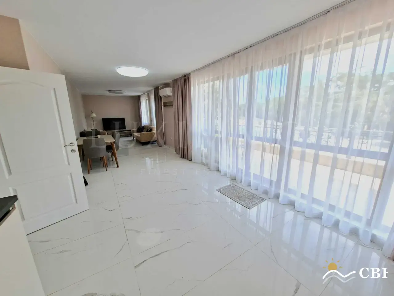 Apartment, 5-room, 250 m², in St. St. Konstantin and Elena. Photo 5 of 16. St. St. Konstantin and Elena, Black Sea, Bulgaria. Cheap Beach Holiday.