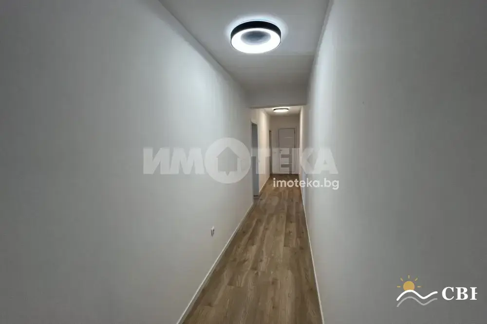 Apartment, 3-room, 150 m², in Izgrev. Photo 9 of 16. Izgrev, Black Sea, Bulgaria. Cheap Beach Holiday.