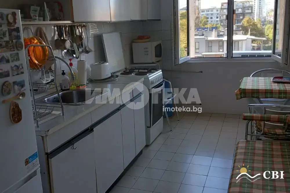 Apartment, 3-room, 95 m², in Burgas. Photo 7 of 14. Burgas, Black Sea, Bulgaria. Cheap Beach Holiday.