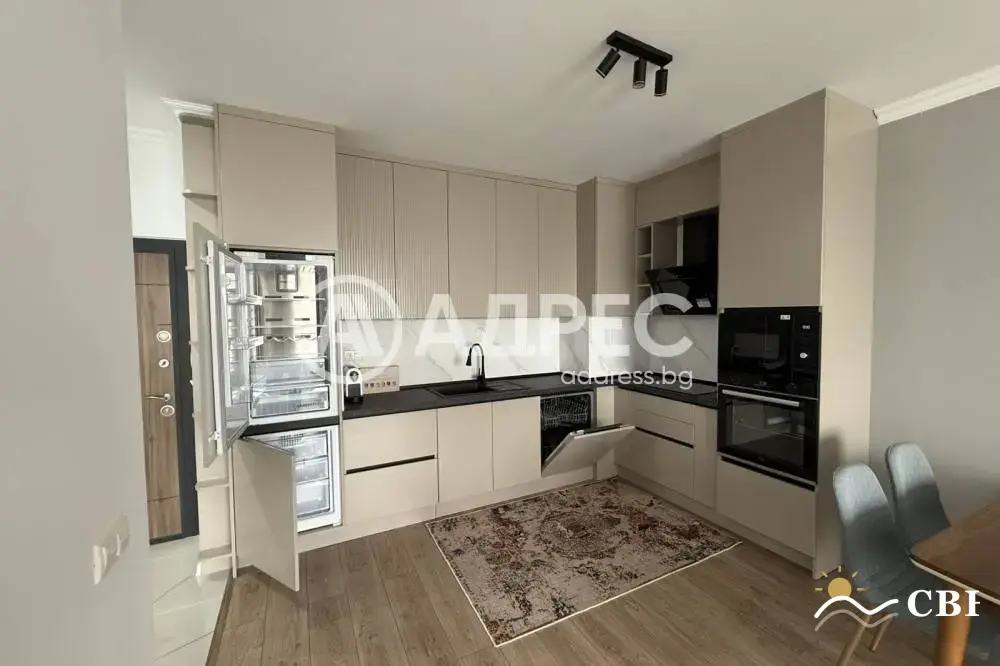 Apartment, 3-room, 100 m², in Burgas. Photo 2 of 10. Burgas, Black Sea, Bulgaria. Cheap Beach Holiday.