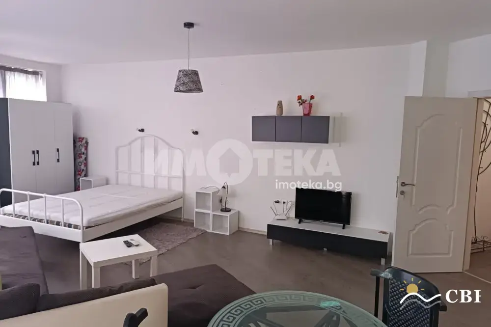 Apartment, 2-room, 57 m², in Burgas. Photo 2 of 9. Burgas, Black Sea, Bulgaria. Cheap Beach Holiday.