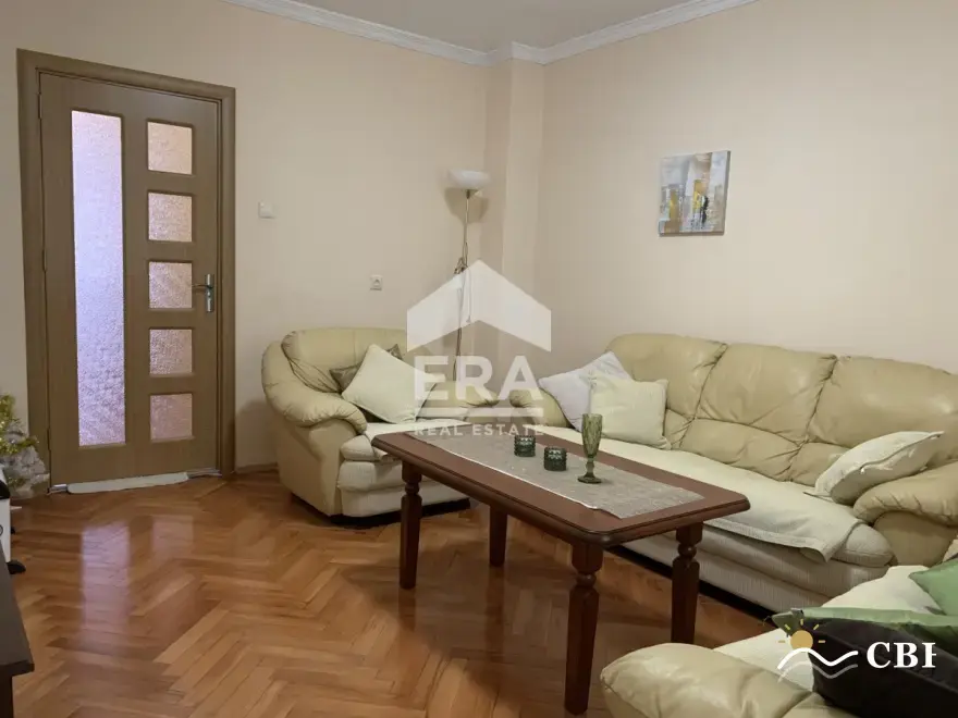 Apartment, 4-room, 80 m², in Burgas. Photo 2 of 10. Burgas, Black Sea, Bulgaria. Cheap Beach Holiday.