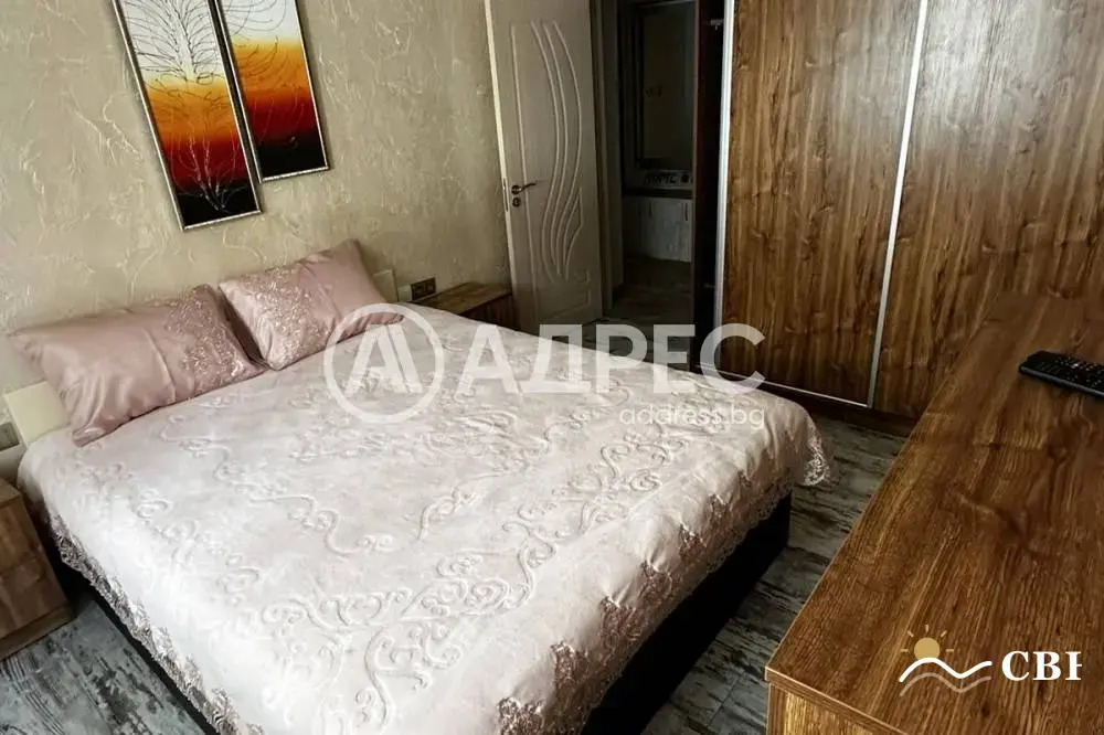 Apartment, 2-room, 70 m², in Burgas. Photo 2 of 10. Burgas, Black Sea, Bulgaria. Cheap Beach Holiday.