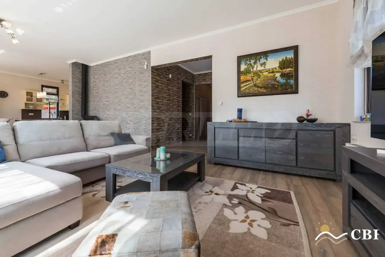House, 9-room, 30 m², in Vinitsa. Photo 8 of 16. Vinitsa, Black Sea, Bulgaria. Cheap Beach Holiday.
