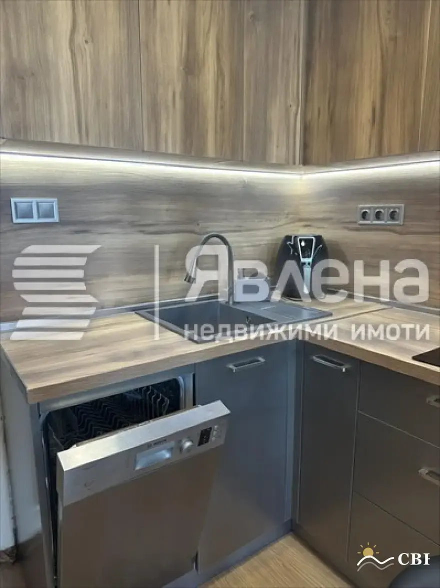Apartment, 2-room, 44 m², in Burgas. Photo 6 of 11. Burgas, Black Sea, Bulgaria. Cheap Beach Holiday.