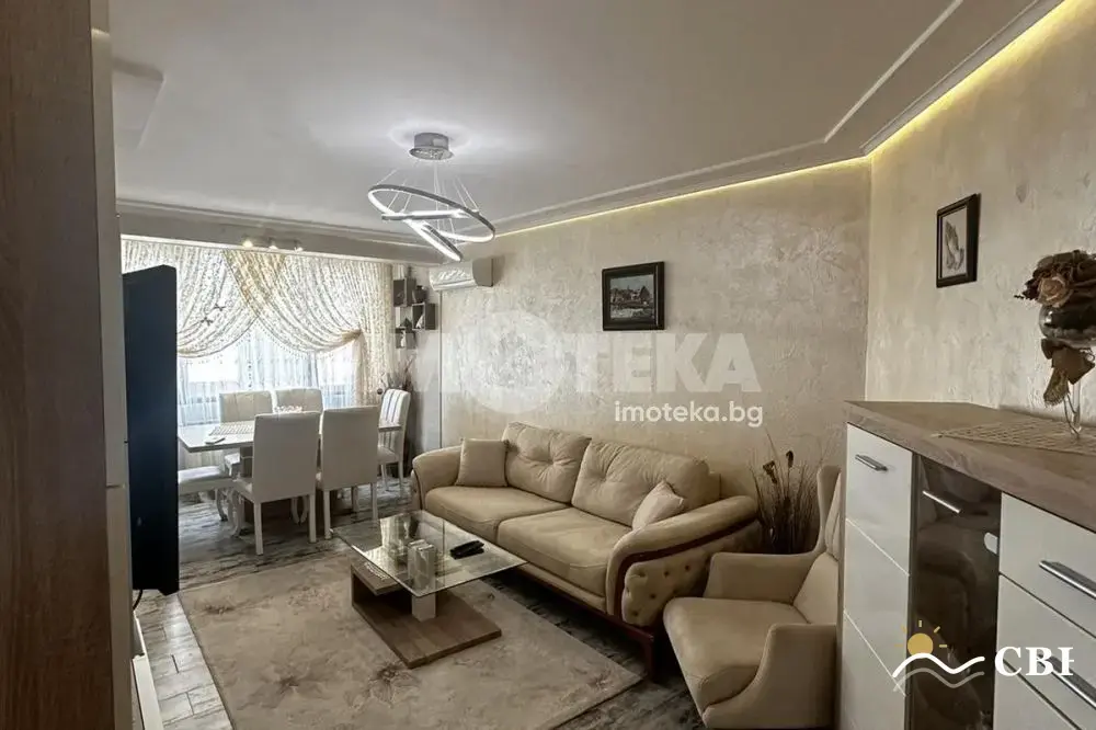 Apartment, 2-room, 70 m², in Burgas. Photo 1 of 10. Burgas, Black Sea, Bulgaria. Cheap Beach Holiday.