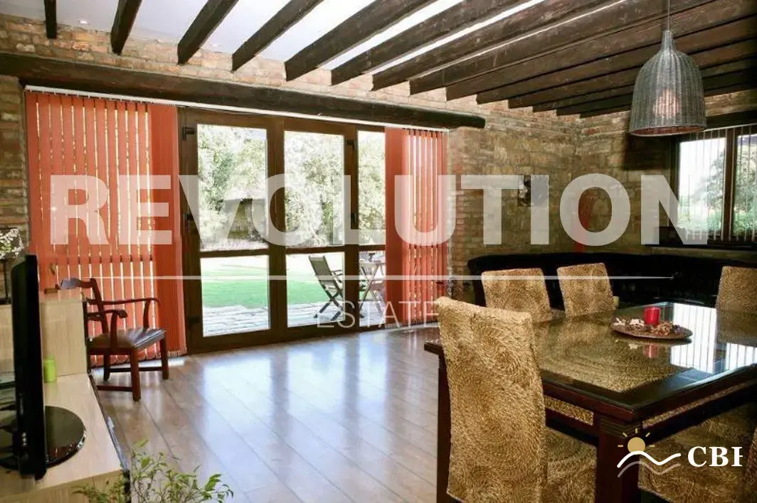 House, 1-room, 120 m², in St. St. Konstantin and Elena. Photo 4 of 9. St. St. Konstantin and Elena, Black Sea, Bulgaria. Cheap Beach Holiday.