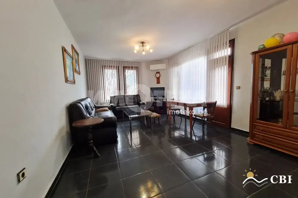 House, 1-room, 600 m², in Vinitsa. Photo 2 of 16. Vinitsa, Black Sea, Bulgaria. Cheap Beach Holiday.