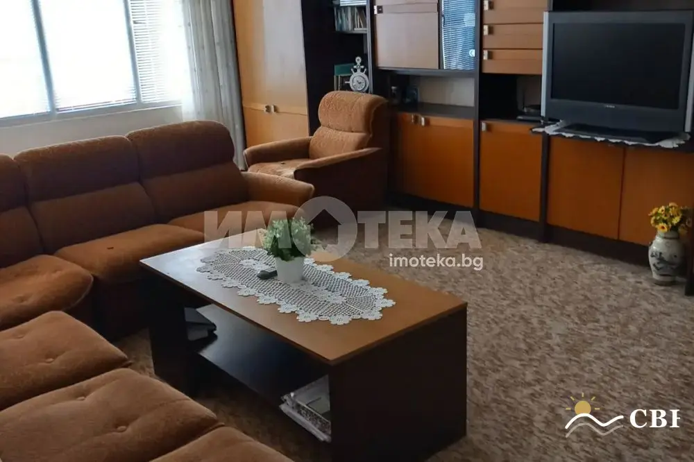 Apartment, 3-room, 95 m², in Burgas. Photo 2 of 14. Burgas, Black Sea, Bulgaria. Cheap Beach Holiday.