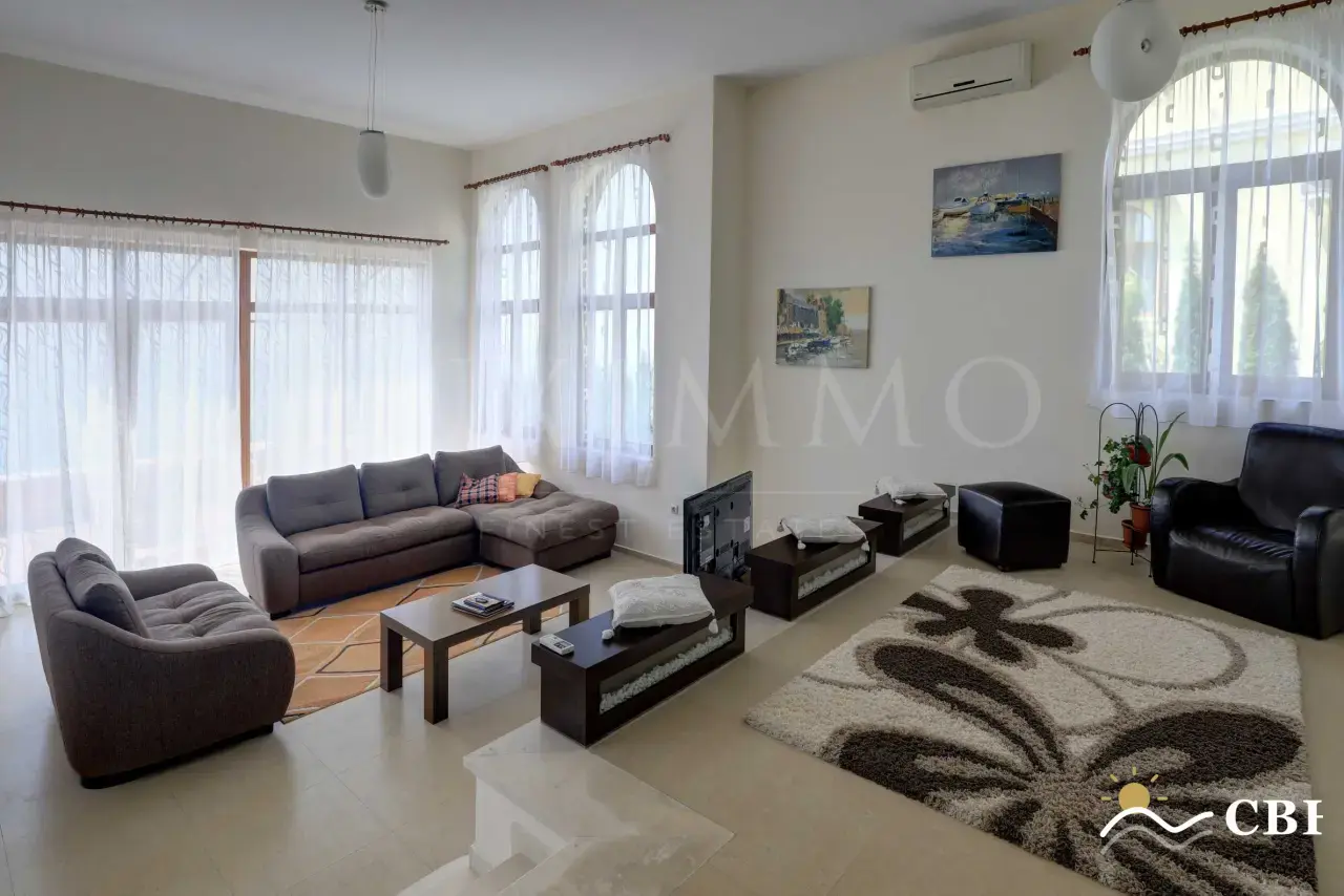 House, 1-room, 360 m², in Balchik. Photo 7 of 16. Balchik, Black Sea, Bulgaria. Cheap Beach Holiday.