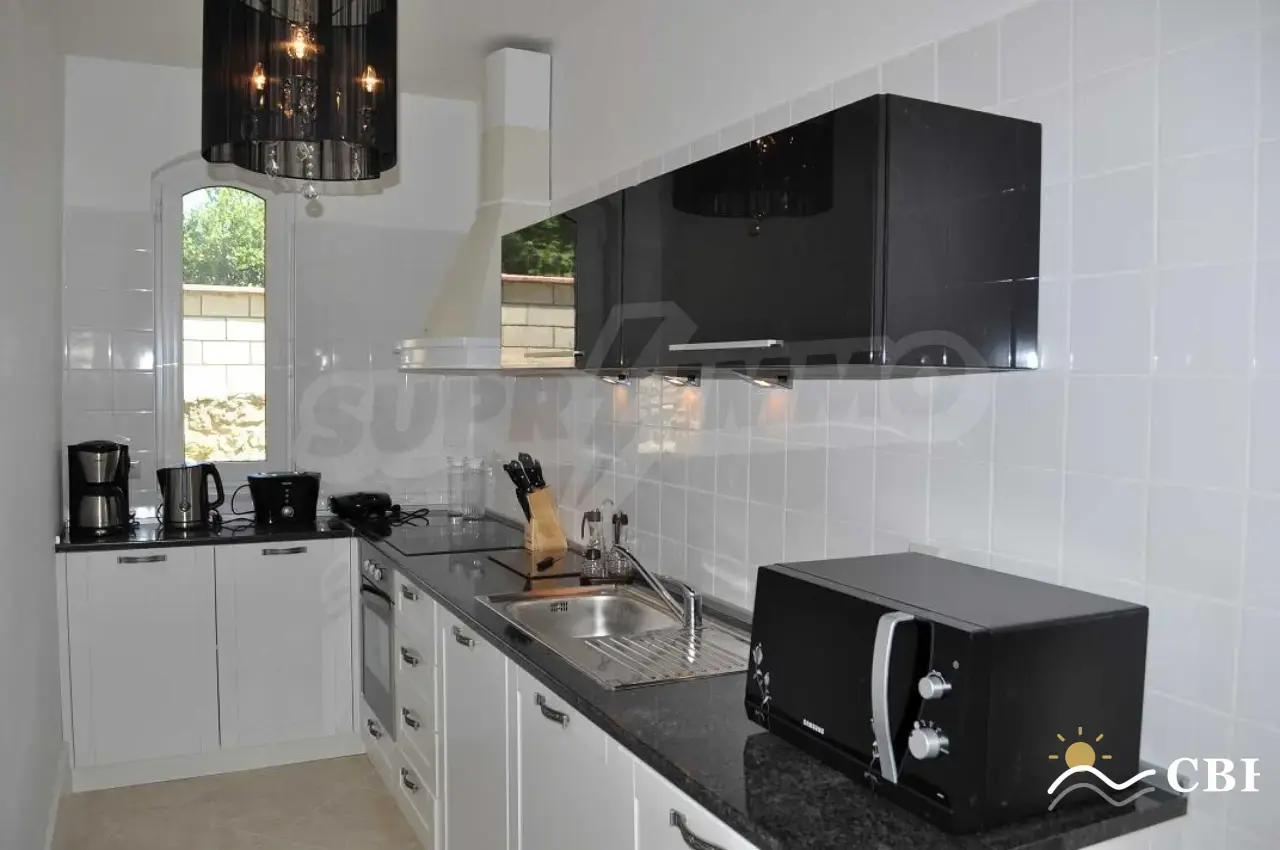 House, 1-room, 450 m², in Kranevo. Photo 9 of 16. Kranevo, Black Sea, Bulgaria. Cheap Beach Holiday.