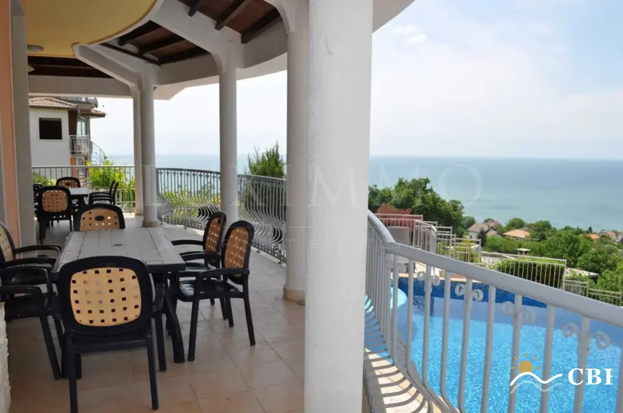 House, 7-room, 310 m², in Kranevo. Photo 6 of 16. Kranevo, Black Sea, Bulgaria. Cheap Beach Holiday.