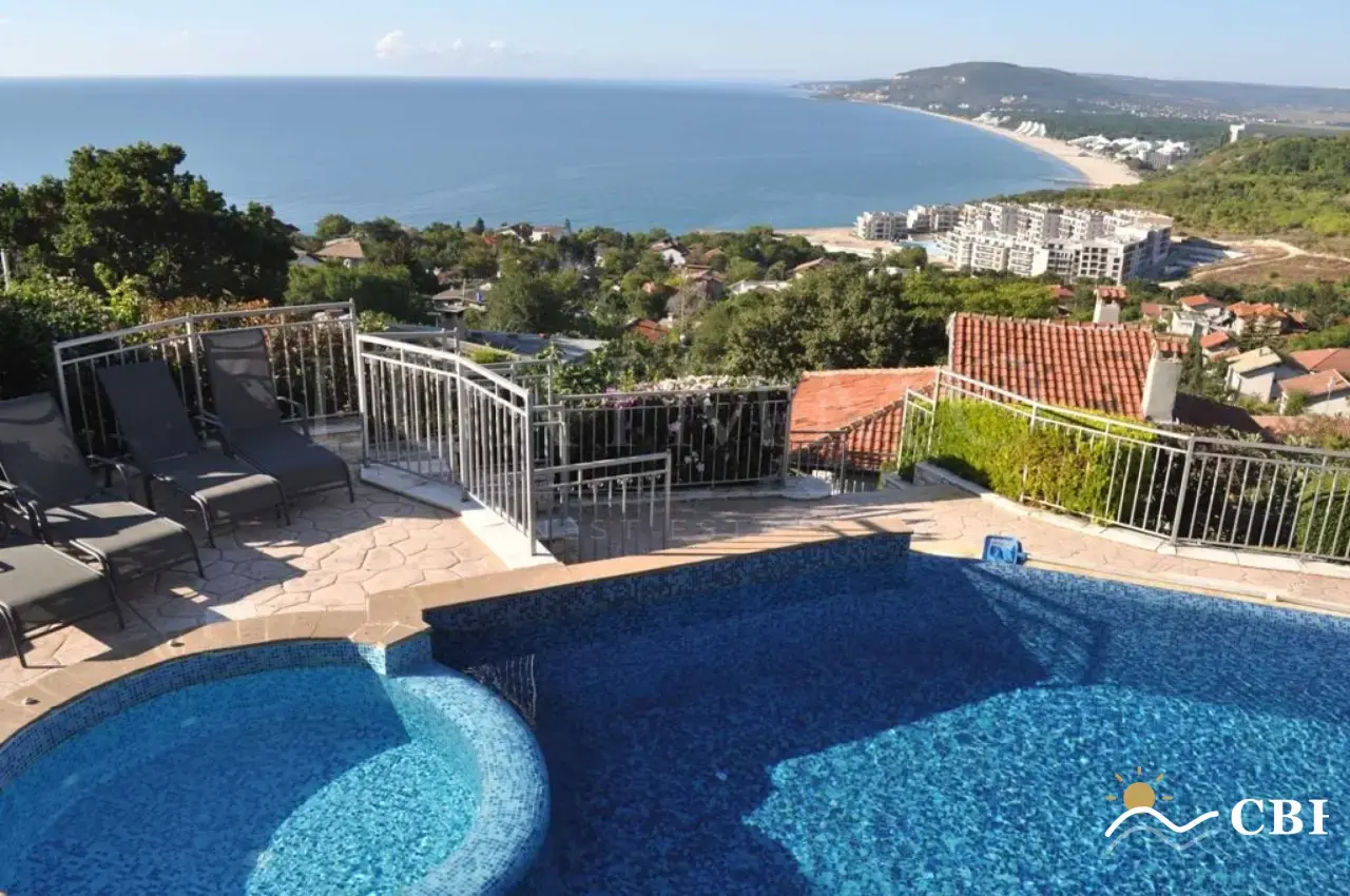 House, 7-room, 310 m², in Kranevo. Photo 4 of 16. Kranevo, Black Sea, Bulgaria. Cheap Beach Holiday.