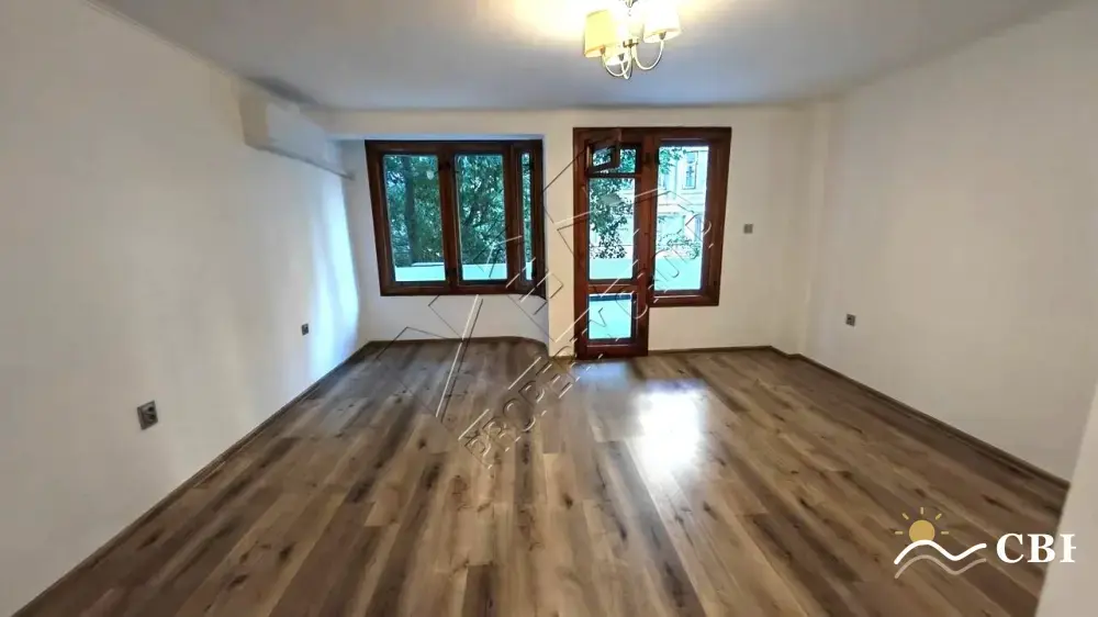 Apartment, 4-room, 125 m², in Pomorie. Photo 5 of 12. Pomorie, Black Sea, Bulgaria. Cheap Beach Holiday.