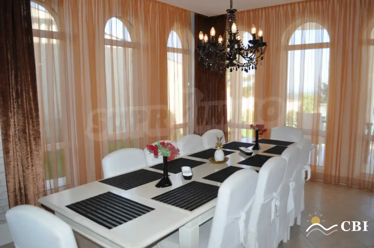 House, 1-room, 450 m², in Kranevo. Photo 8 of 16. Kranevo, Black Sea, Bulgaria. Cheap Beach Holiday.